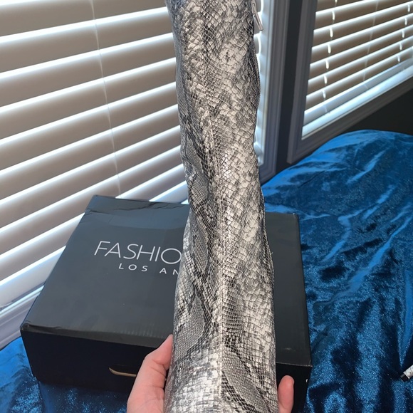 Snake Skin heeled boots - Picture 4 of 4